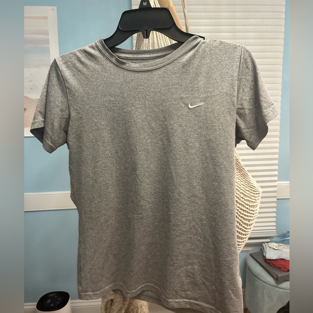 Gray Nike fit dry T shirt, size Meduim in kids.